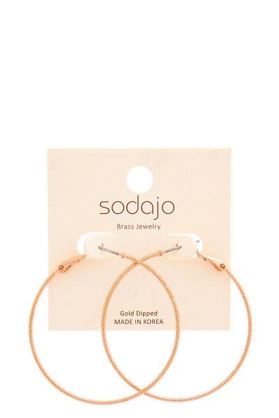 SODAJO MODERN CLOSING HOOP EARRING