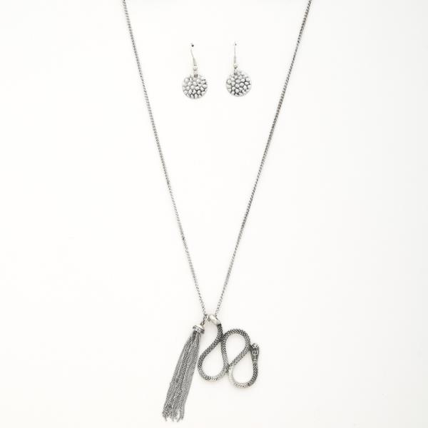 SNAKE CHAIN TASSEL NECKLACE
