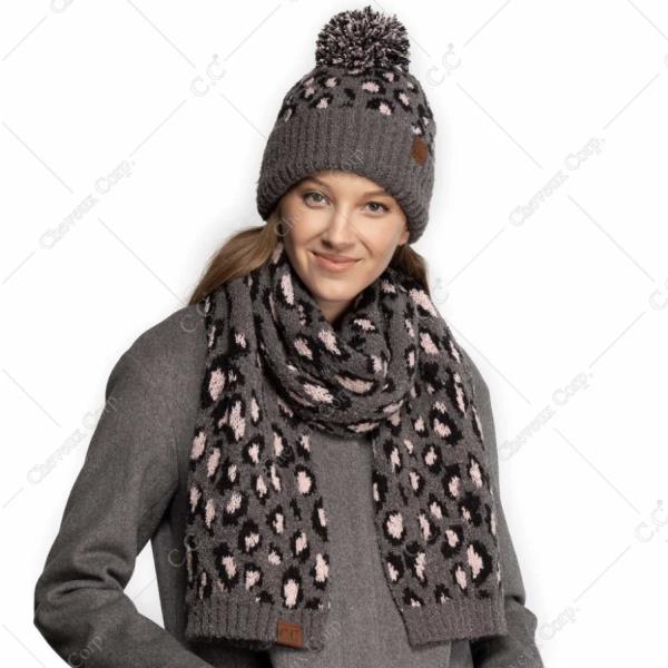 LEOPARD BOUCLE KNIT SCARF