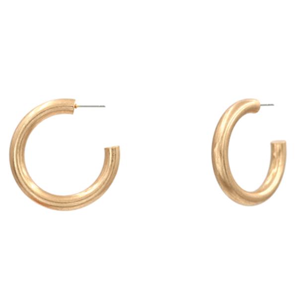 BASIC OPEN METAL HOOP EARRING