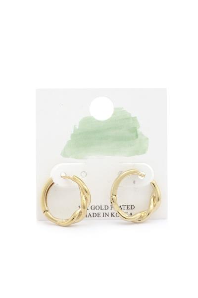 CRISS CROSS HUGGIE EARRING