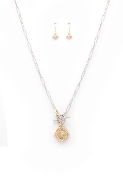 SODAJO EYE COIN OVAL LINK TOGGLE CLASP NECKLACE