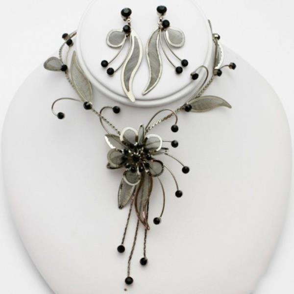 Elegant Flower Necklace Earring Set