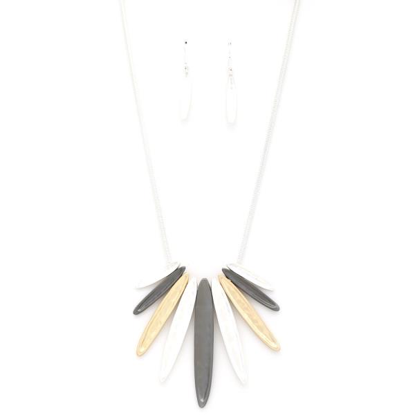 Metal Long Oval Pendant Necklace