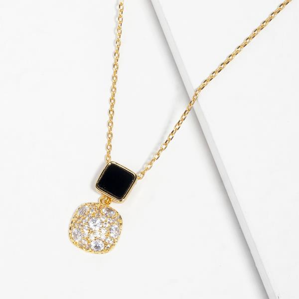 SQUARE CRYSTAL NECKLACE