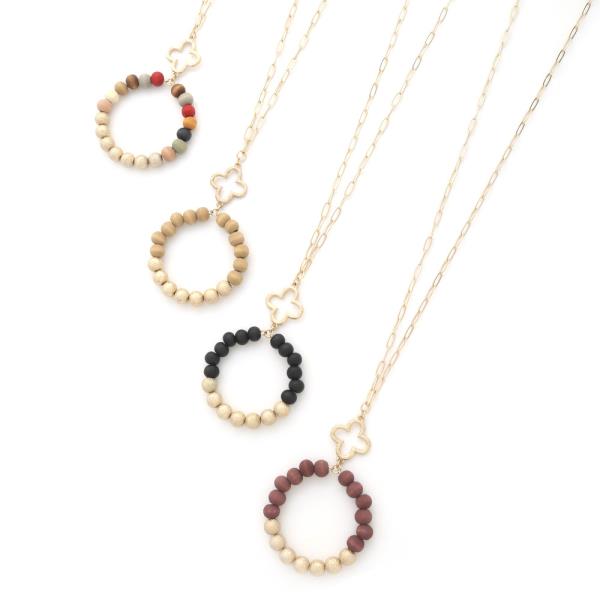 FLOWER METAL ROUND WOOD SATIN PENDANT NECKLACE