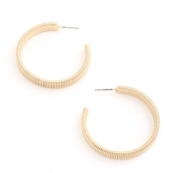 METAL HOOP EARRING