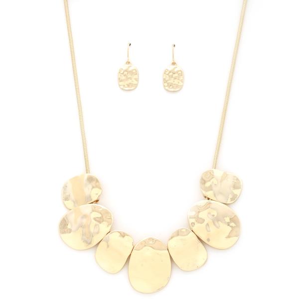 Hammered Metal Oval Link Necklace