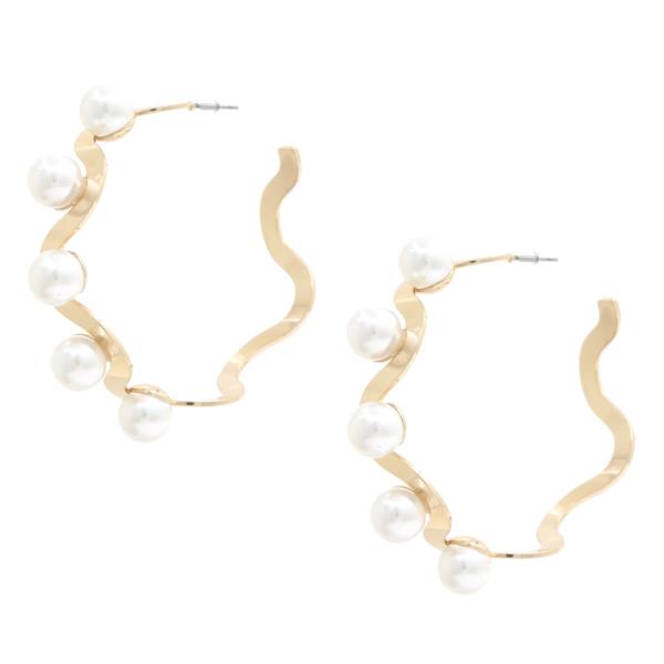 WAVY METAL PEARL BEAD HOOP EARRING
