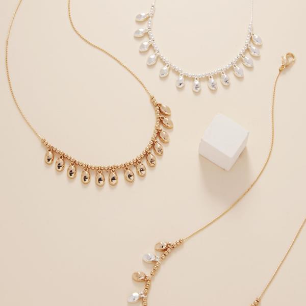 Organic Shaped Metal Short Necklace