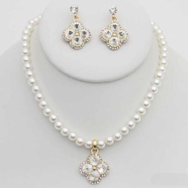 Pearl Clover Necklace Earring Set