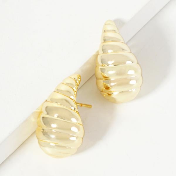 Lined Teardrop Metal Earring