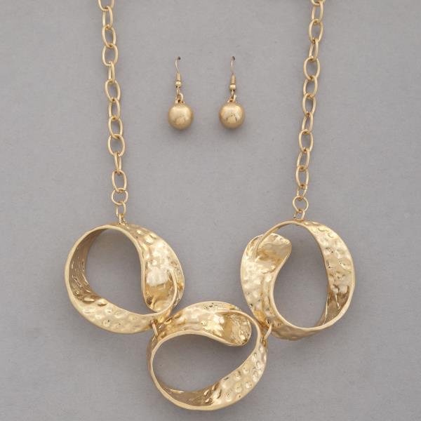 Hammered Metal Circle Link Necklace