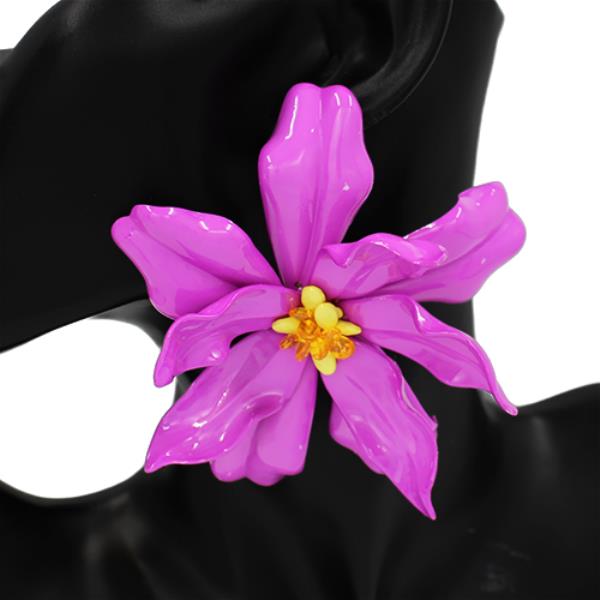 WIDE FLOWER BLOOM METAL CENTER STUD EARRING