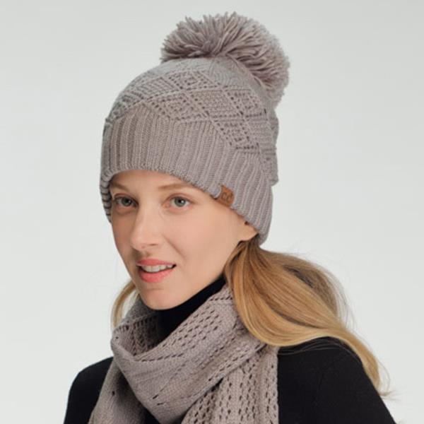 CC DIAMOND LACE PATTERN YARN POM POM BEANIE