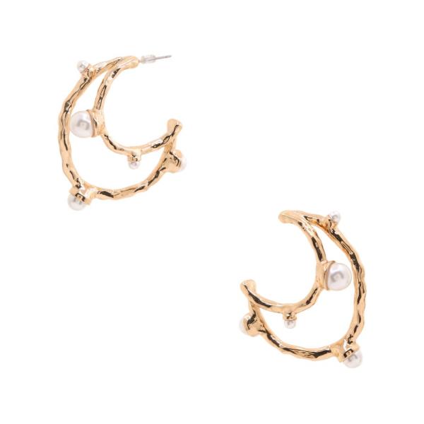TEXTURED METAL BRANCH C HOOP EARRING