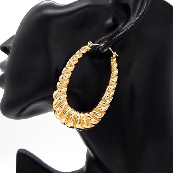 TWIST OVAL METAL HOOP EARRING