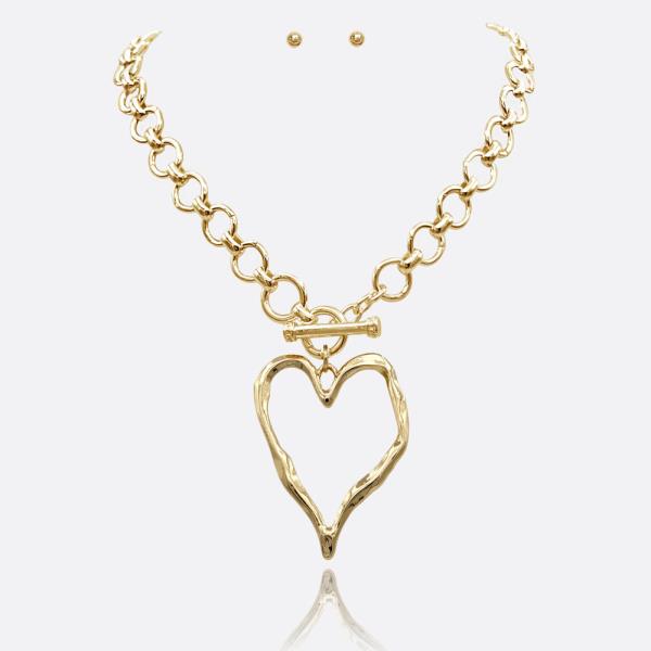 CUT OUT HEART PENDANT TOGGLE WATER RESISTANT NECKLACE SET