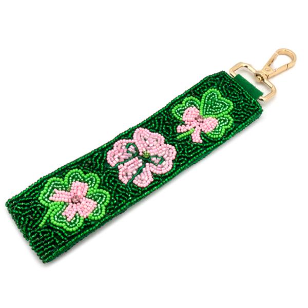 ST PATRICK`S DAY SEED BEAD CLOVER GRAPHIC BAG CHARM KEYCHAIN