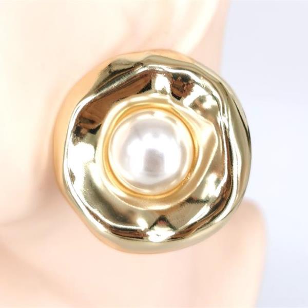 Pearl Hammered Statement Earring