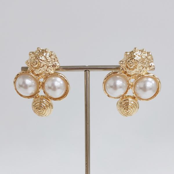 Pearl Clam Shell Earring