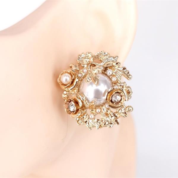 Pearl Cluster Stud Earring