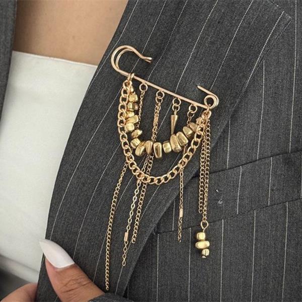METAL CHAIN TASSEL MULTI LAYER BROOCH