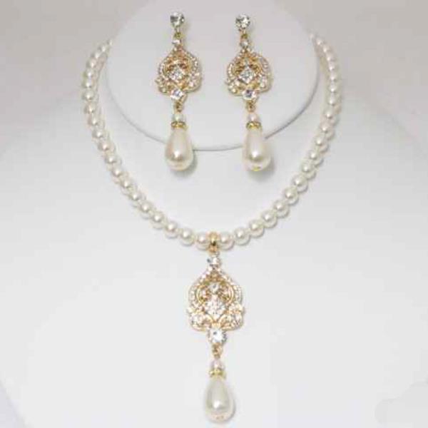 Pearl Flower Pendant Necklace Earring Set