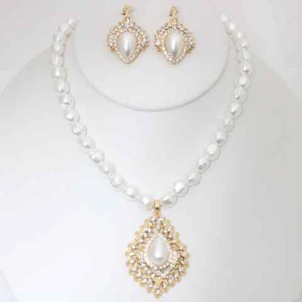 Pearl Ornate Pendant Necklace Earring Set