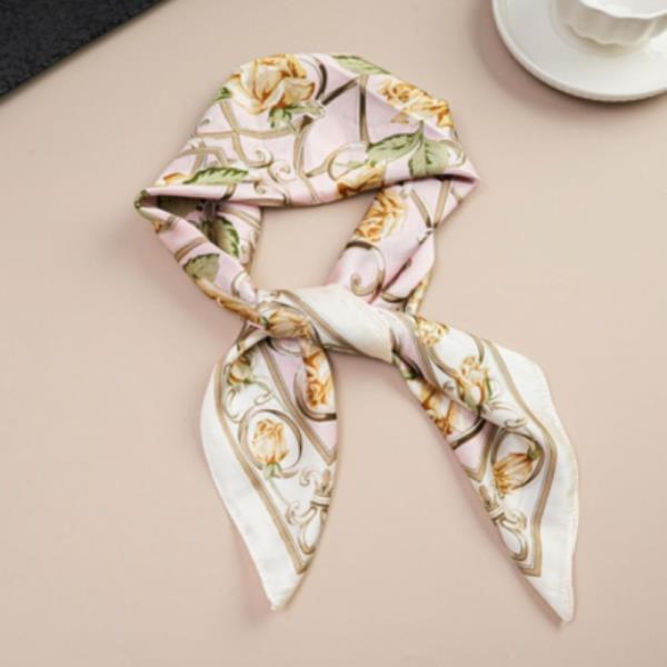 Chain Flower Print Bandana Square Neck Scarf