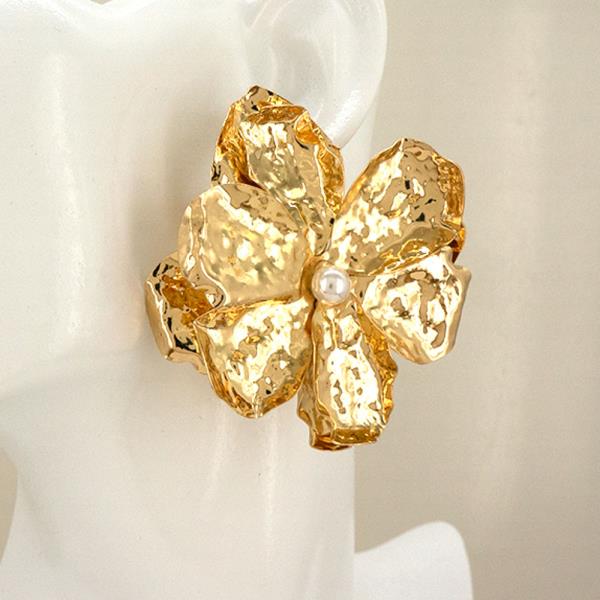 Hammered Floral Pearl Stud Earring