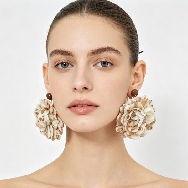 FLOWER CLUSTER DANGLE EARRING
