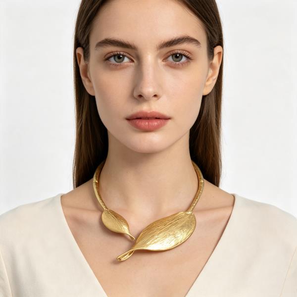 Metal Leaf Pendant Necklace