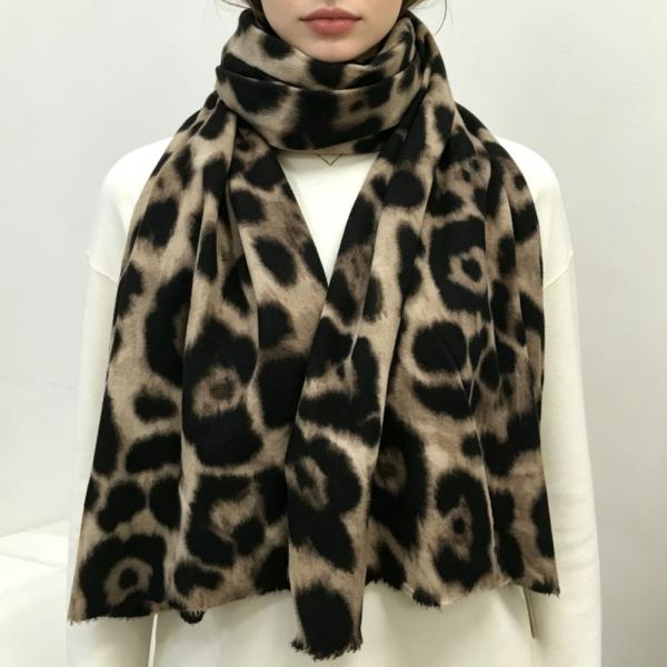 LEOPARD PRINT OBLONG SCARF