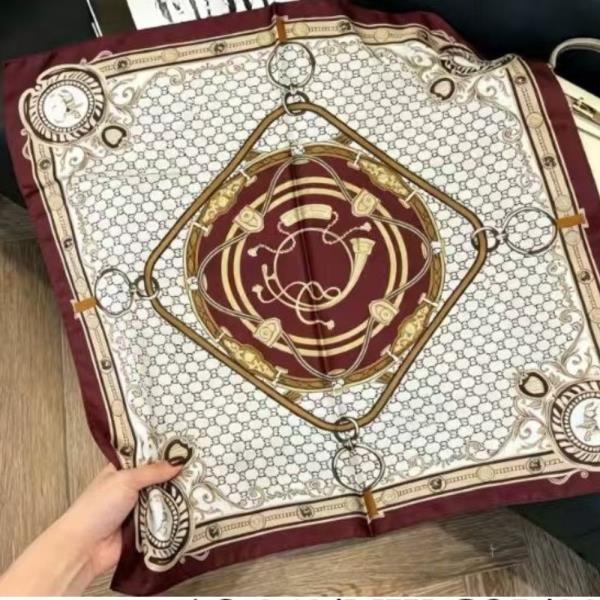 MEDALLION PRINT SILKY BANDANA SQUARE NECK SCARF