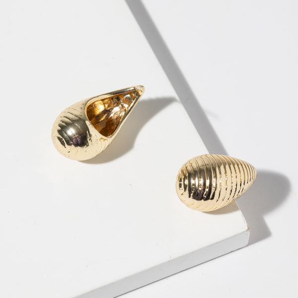 Metal Ribbed Teardrop Stud Earring