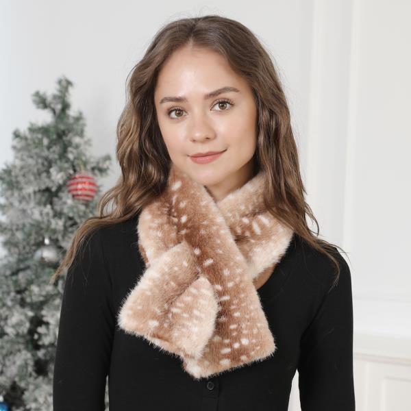 ANIMAL FAUX FUR PULL THROUGH SCARF