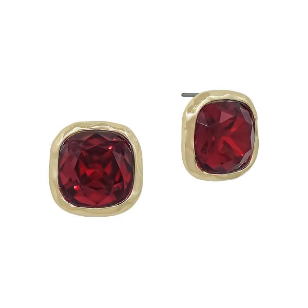 HAMMERED METAL FRAME STONE STUD EARRINGS