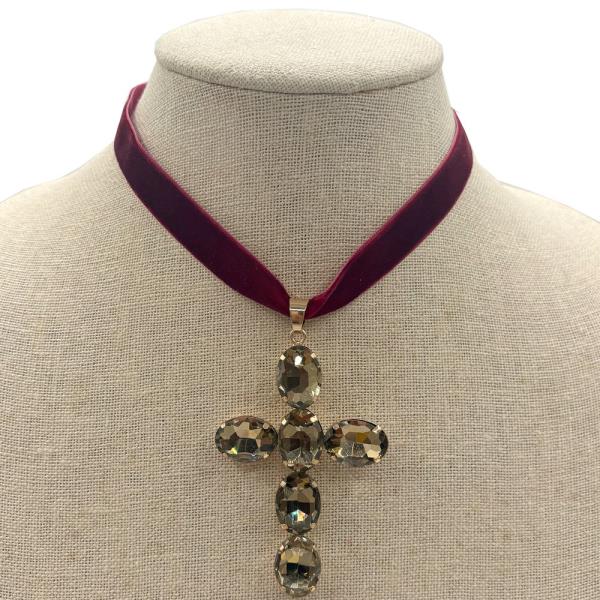 VELVET CHOKER W/STONES CROSS