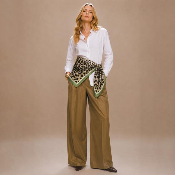 LEOPARD PRINT SQUARE SCARF