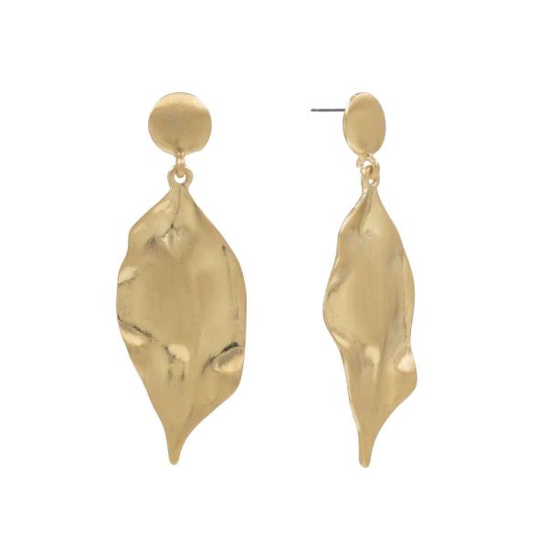 METAL HAMMERED LEAF DANGLE EARRING