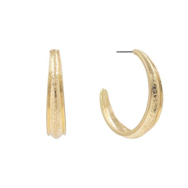 METAL RIDGED TAPERED HOOP EARRING
