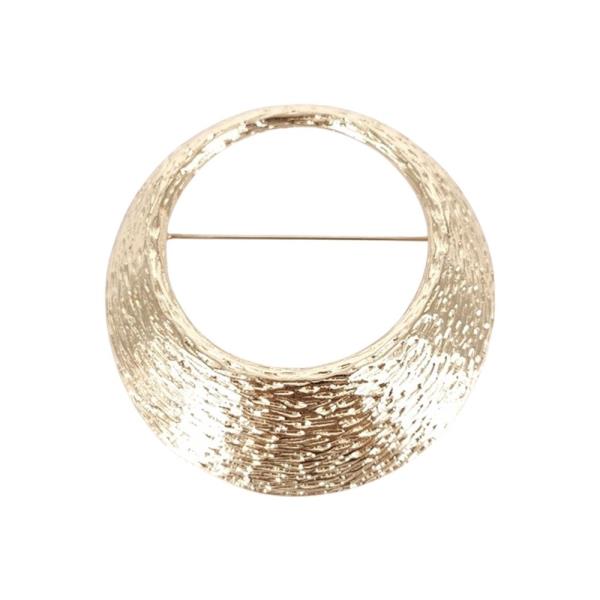 HAMMERED METAL OPEN CIRCLE BROOCH