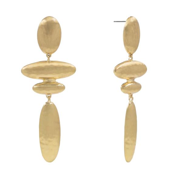 METAL HAMMERED STACKED OVAL DROP EARRING
