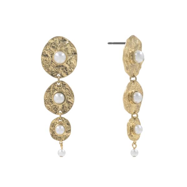PEARL HAMMERED METAL GRADUATED OVAL DROP EARRING