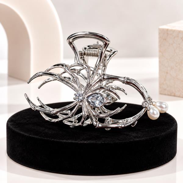 METAL HALLOWEEN CRYSTAL STONE PEARL SPIDER HAIR CLAW CLIP