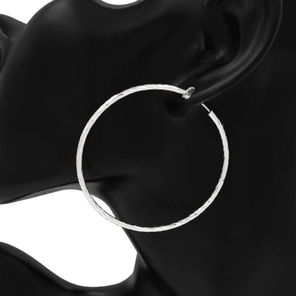 METAL HOOP EARRING