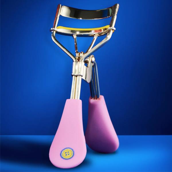 BEAUTY CREATIONS X CORALINE ONE EYE OPEN EYELASH CURLER