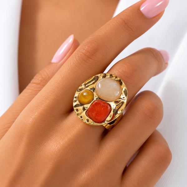 HAMMERED METAL CABOCHON TRIPLE CLUSTER STRETCH RING