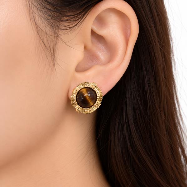 SODAJO GOLD DIPPED ROUND CABOCHON HAMMERED BORDER STUD EARRING